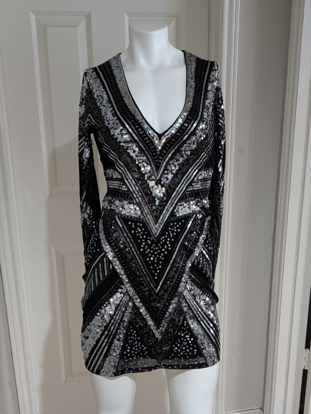 Express Black and Silver Sequin V-Neck Long Sleeve Dress Retro Women's Small